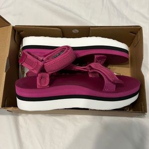 in box teva flatform